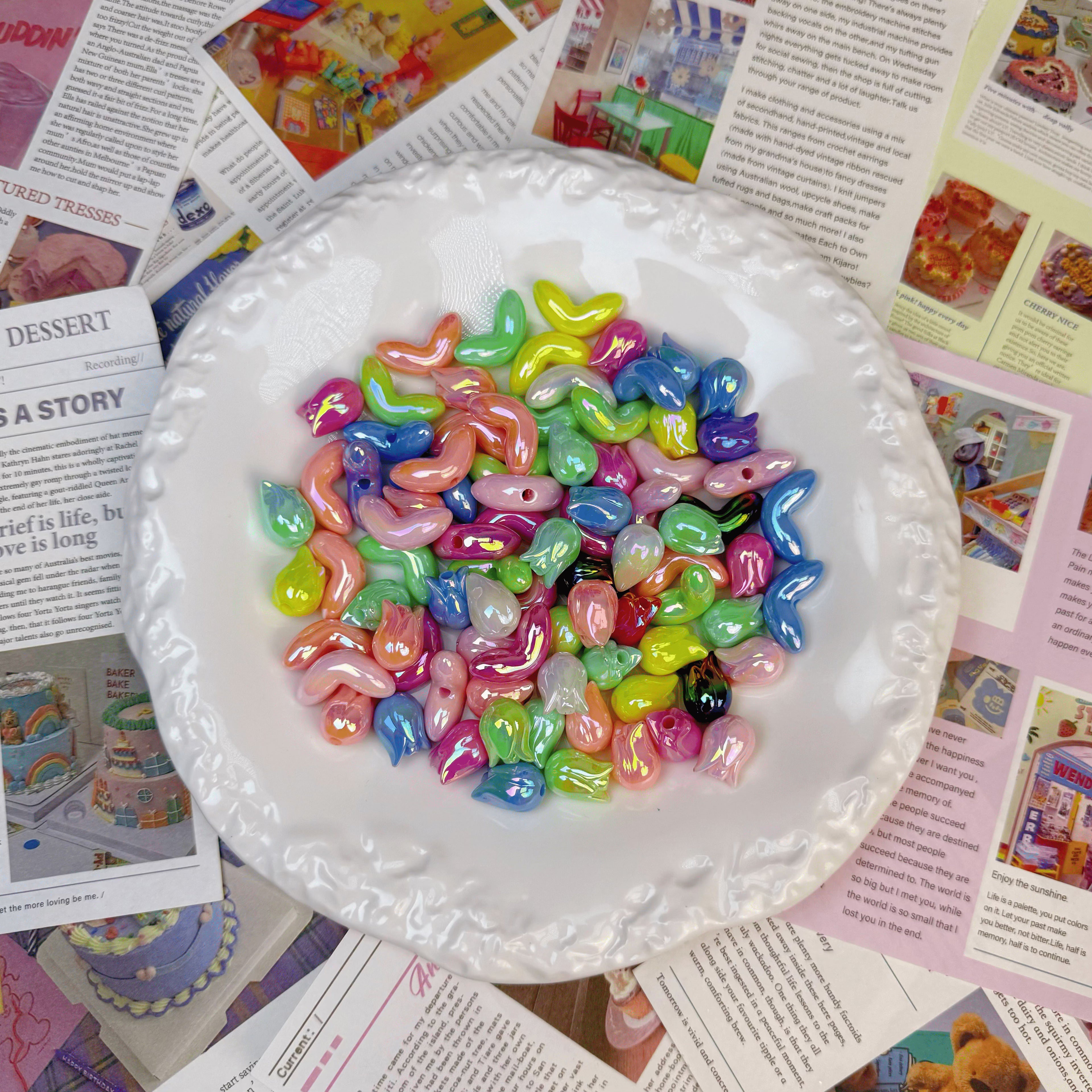 [K1]Irregular beads, flower beads, have hole